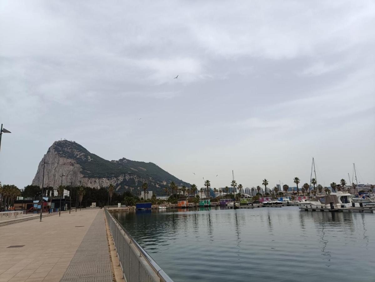 Vistas A 3 Paises Y 2 Continentes 1º Linea De Playa A 5 Minutos De Gibraltar Apartment La Línea de la Concepción Екстериор снимка