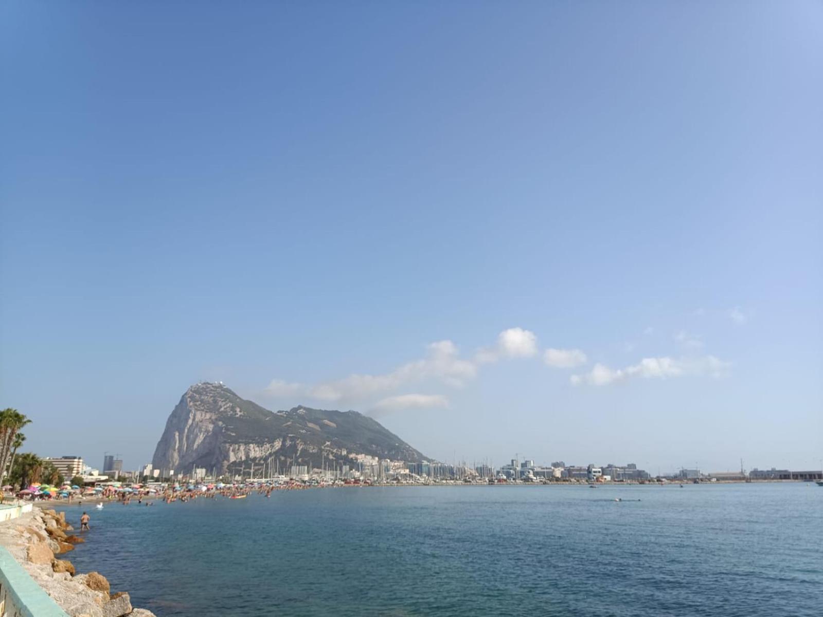 Vistas A 3 Paises Y 2 Continentes 1º Linea De Playa A 5 Minutos De Gibraltar Apartment La Línea de la Concepción Екстериор снимка